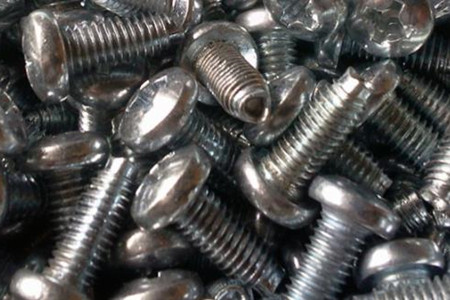 三角螺釘斷裂原因？材料質(zhì)量差是常見原因！